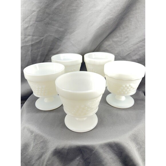 Milk glass desert / Ice cream bowls set of 5 - Picture 1 of 7